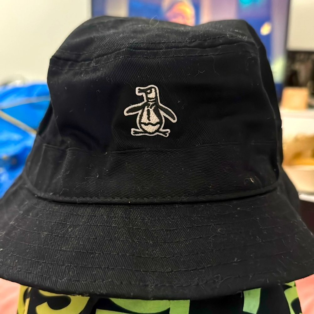 Penguin black bucket hat one size